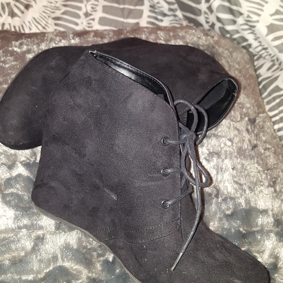 Boots - Picture 3 of 3